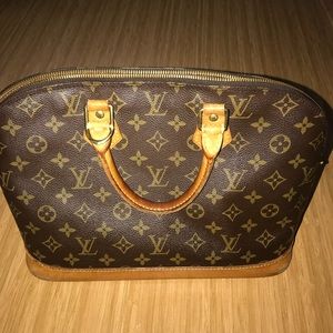 Louis Vuitton GUC Bag. Perfect for day to day use.